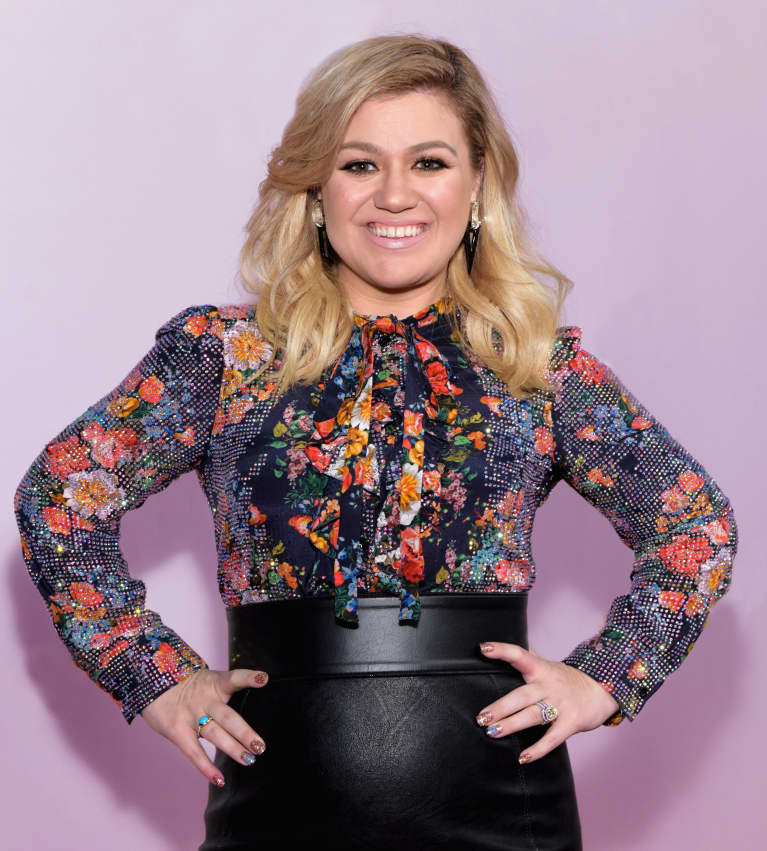 Kelly Clarkson Opens Up About The Diet That Helped Her Lose 37 Pounds & Heal Her Thyroid