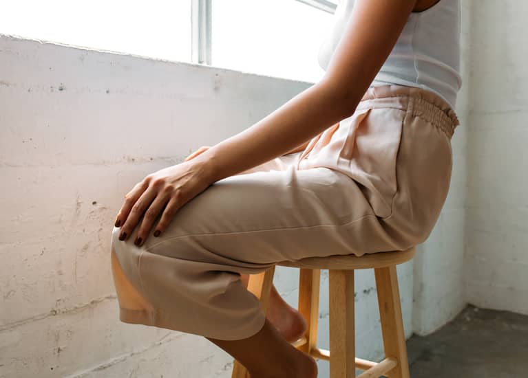 I'm A Manual Therapist: This Is How To Sit Properly (Yes, There's A Correct Way)