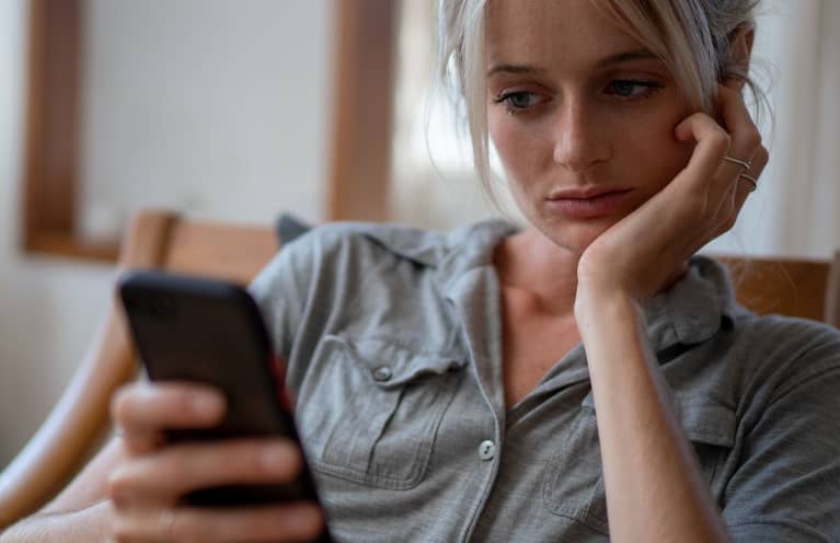 Got An Upsetting Text? Avoid This Mood-Wrecking Mistake, From A Neuroscientist
