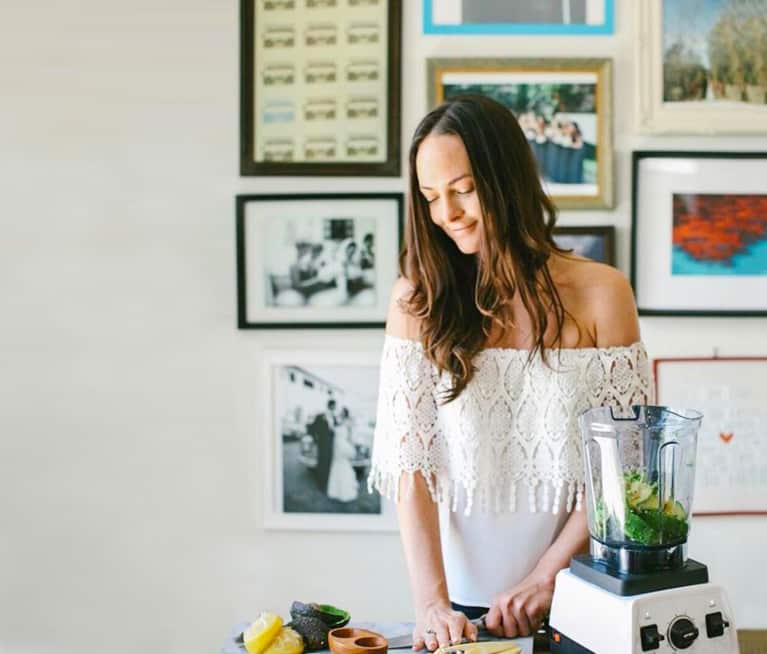 9 Easy Ways To Make Your Smoothies WAY More Gut-Healing (Straight From A Celebrity Nutritionist)
