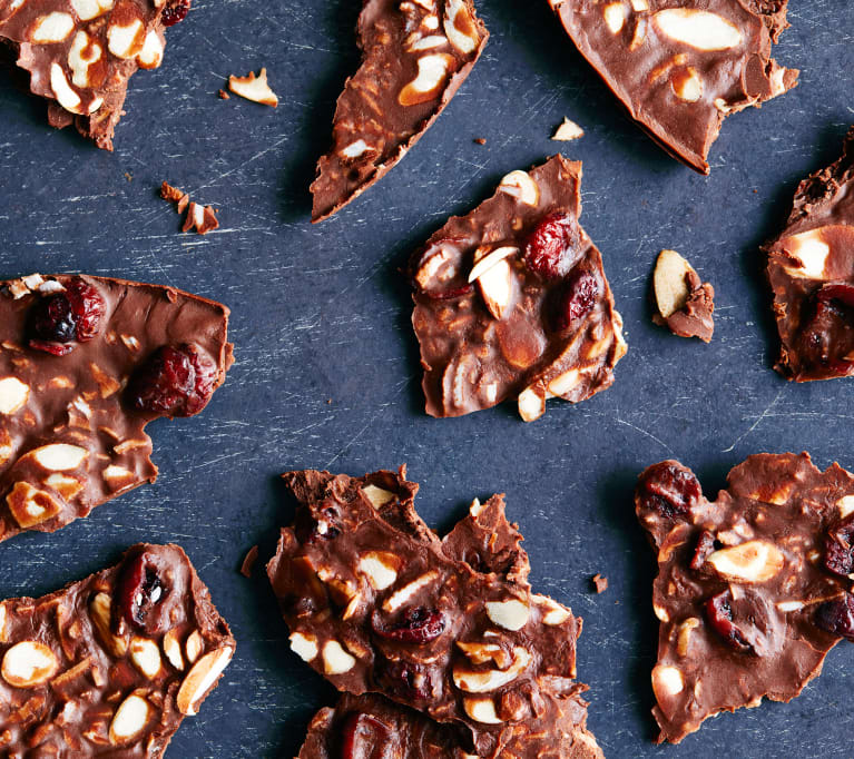 This Chocolate Bark Takes 20 Minutes To Make & Will Satisfy Your Carb Cravings This Chocolate Bark Takes 20 Minutes To Make & Will Satisfy Your Carb Cravings