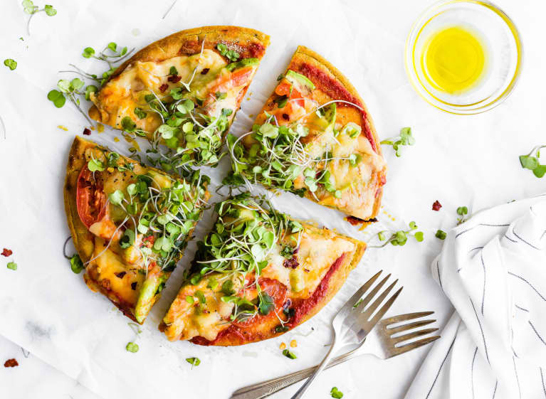 The Healthy Pizza Alternative The Food World Is Obsessing Over (It's Super Easy To Make!)