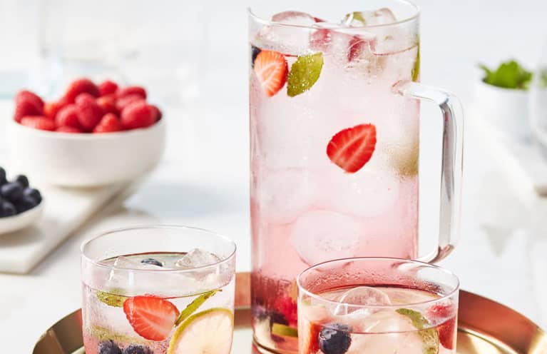 This 10-Second Ice Cube Trick Can Make All Your Go-To Drinks Way Healthier This 10-Second Ice Cube Trick Can Make All Your Go-To Drinks Way Healthier