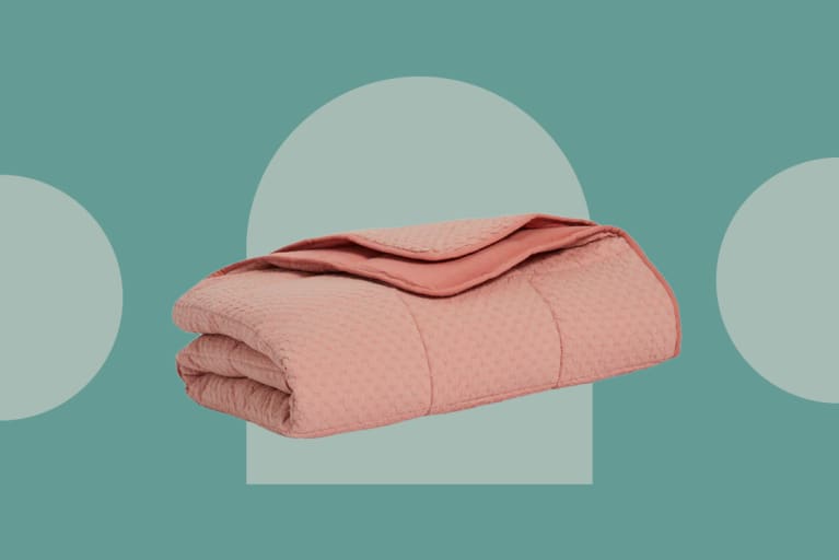 These 7 Best Weighted Blanket To Soothe Your Nervous System & Improve Sleep