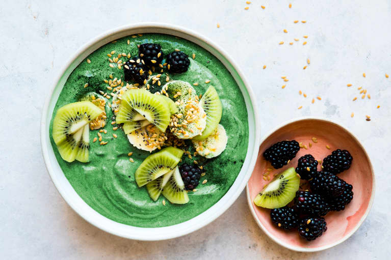 The Doctor-Approved Detoxifying Smoothie You'll Want To Drink Every Day This Summer