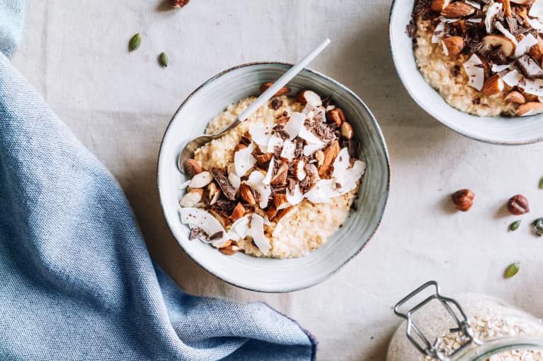 It's Oatmeal Season! Here Are 6 Easy Ways To Make It Healthy & Delicious