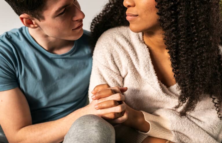 I'm A Couples Therapist: This Is How To Bring Up Issues Without Starting A Fight