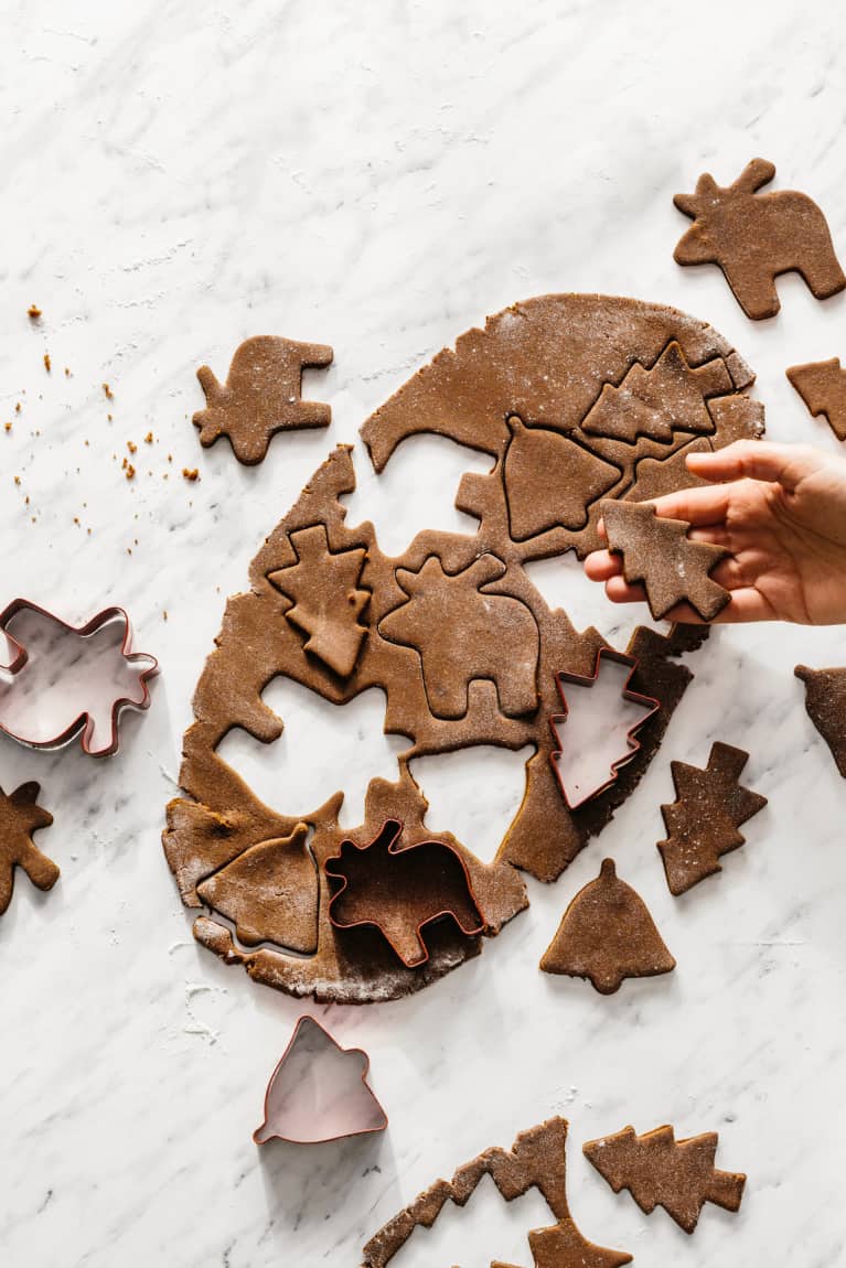 These Healthy Gingerbread Cookies Are Anti-Inflammatory & Taste Better Than Sugar-Filled Ones These Healthy Gingerbread Cookies Are Anti-Inflammatory & Taste Better Than Sugar-Filled Ones