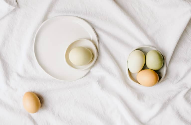 https://mindbodygreen-res.cloudinary.com/images/w_767,q_auto:eco,f_auto,fl_lossy/org/x1n4i0s49kah47gwo/how-long-do-eggs-last-in-the-fridge-can-you-freeze-them.jpg