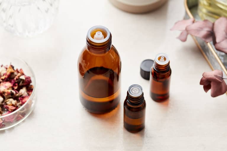 A DIY Mouthwash Recipe, Featuring Sea Salt & Tea Tree Oil, That Gets Rid Of Canker Sores Fast.