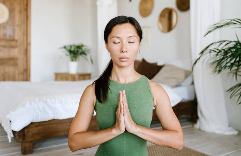 11 Seated Yoga Poses That Are Simple & *Seriously* Effective 11 Seated Yoga Poses That Are Simple & *Seriously* Effective
