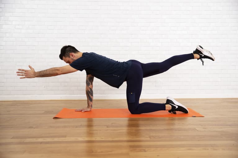 Strengthen Your Abs & Glutes With This Workout On All Fours Strengthen Your Abs & Glutes With This Workout On All Fours